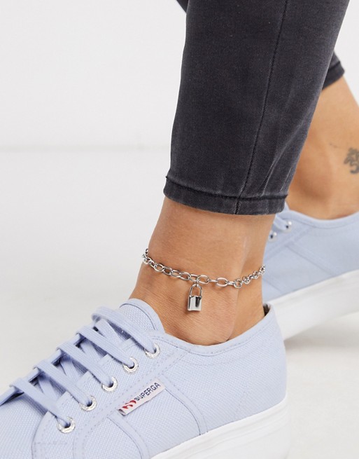 Glamorous anklet with padlock detail in silver