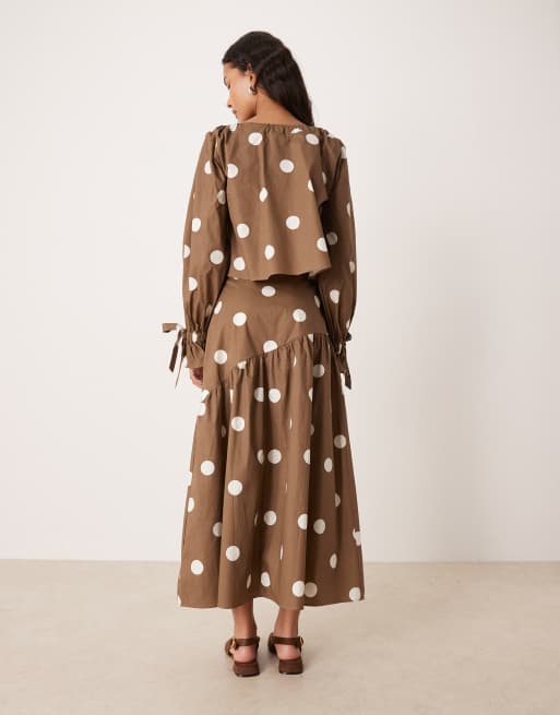 Glamorous asymmetric drop waist midaxi skirt in brown polka dot co-ord, 4 of 5