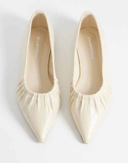 Glamorous - Bailarinas color crema fruncidas con puntera fina