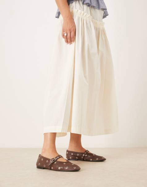 Glamorous – Ballerinas in Braun mit Schnallenriemen und Ösendesign - view 1