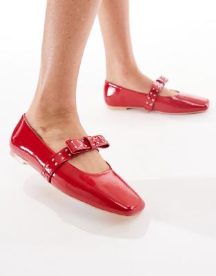 ballet flats with bow details in red
