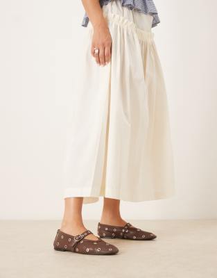 Glamorous Ballet Flats With Buckle Straps And Grommets In Brown