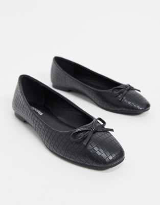 black ballet pumps