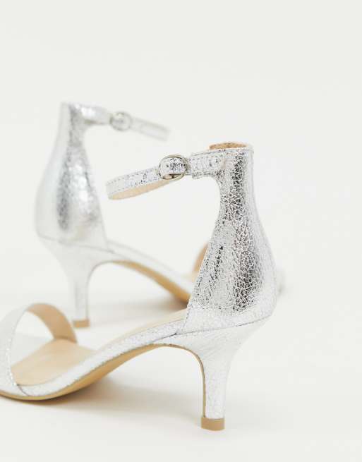 Glamorous – Barely There –Silverfärgade sandaler med smala remmar och klack, 2 av 4