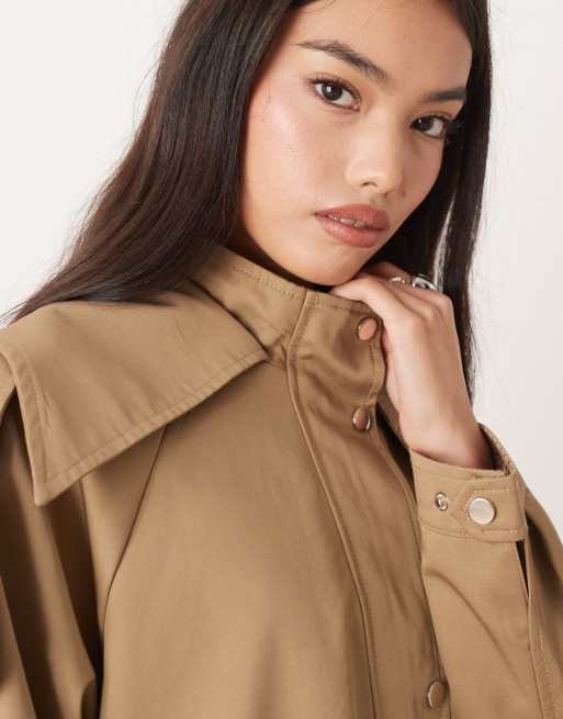 Glamorous – Beige, kort trenchcoat med huva och dragskor i sidan, 4 av 4