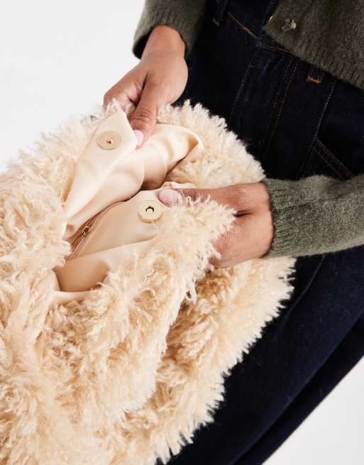 Glamorous – Beige toteväska i fuskpäls med slouchy stil, 4 av 4