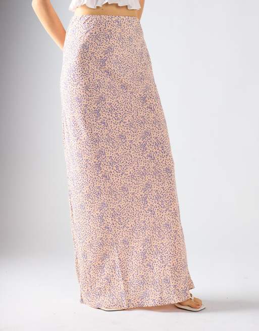 Glamorous Bias cut maxi skirt in cream blue ditsy, 3 of 4