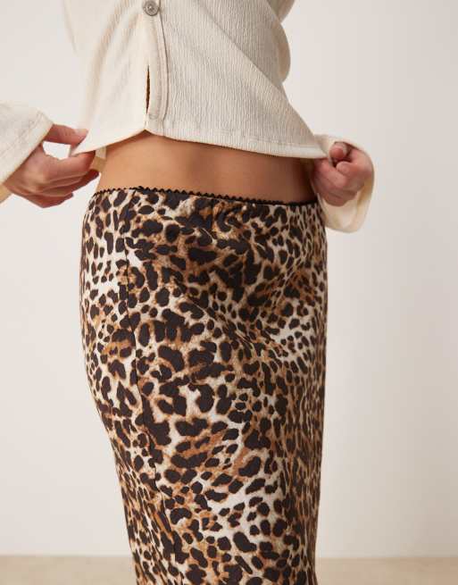 Glamorous bias-cut maxi skirt in leopard print ASOS