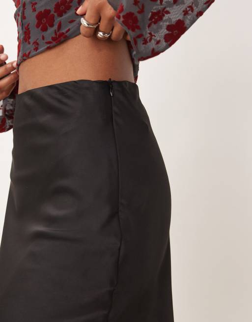 Glamorous Bias cut mini skirt in black satin, 3 of 5