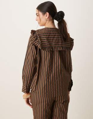 Glamorous big collared button down poplin shirt in brown black stripe