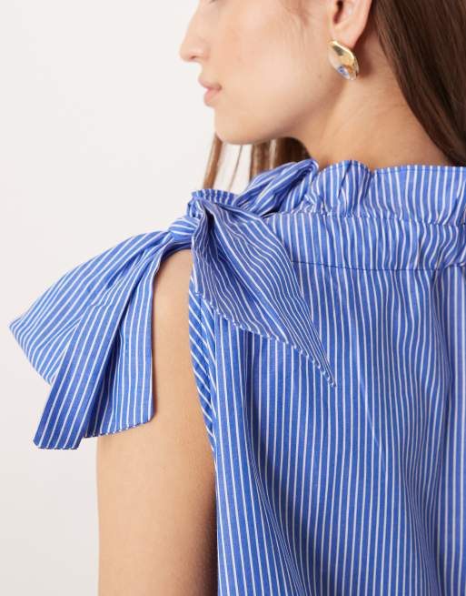 Glamorous – Blå- och vitrandig smocktopp med volang och halterneck, del av set, 3 av 4