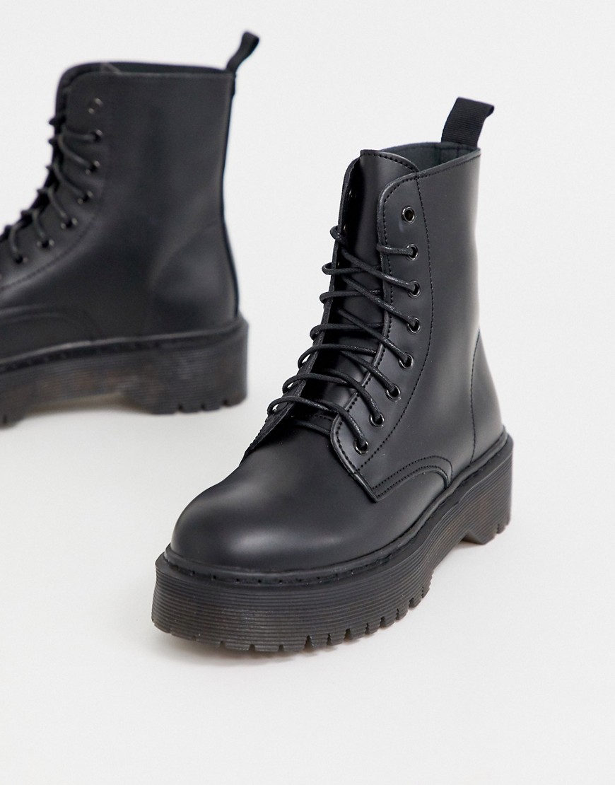 Glamorous black chunky flatform boots