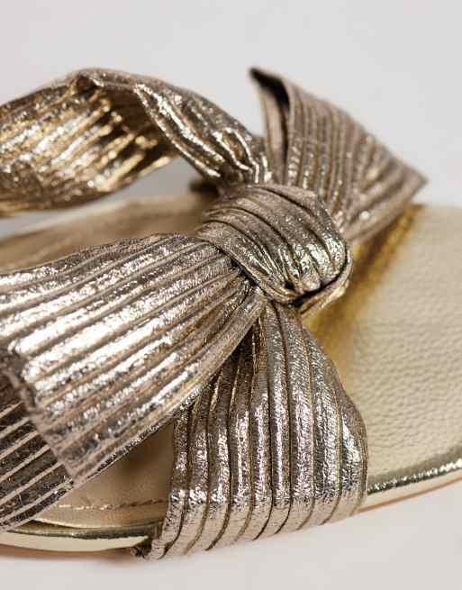Glamorous block heeled sandals with bow in gold, 3 of 5