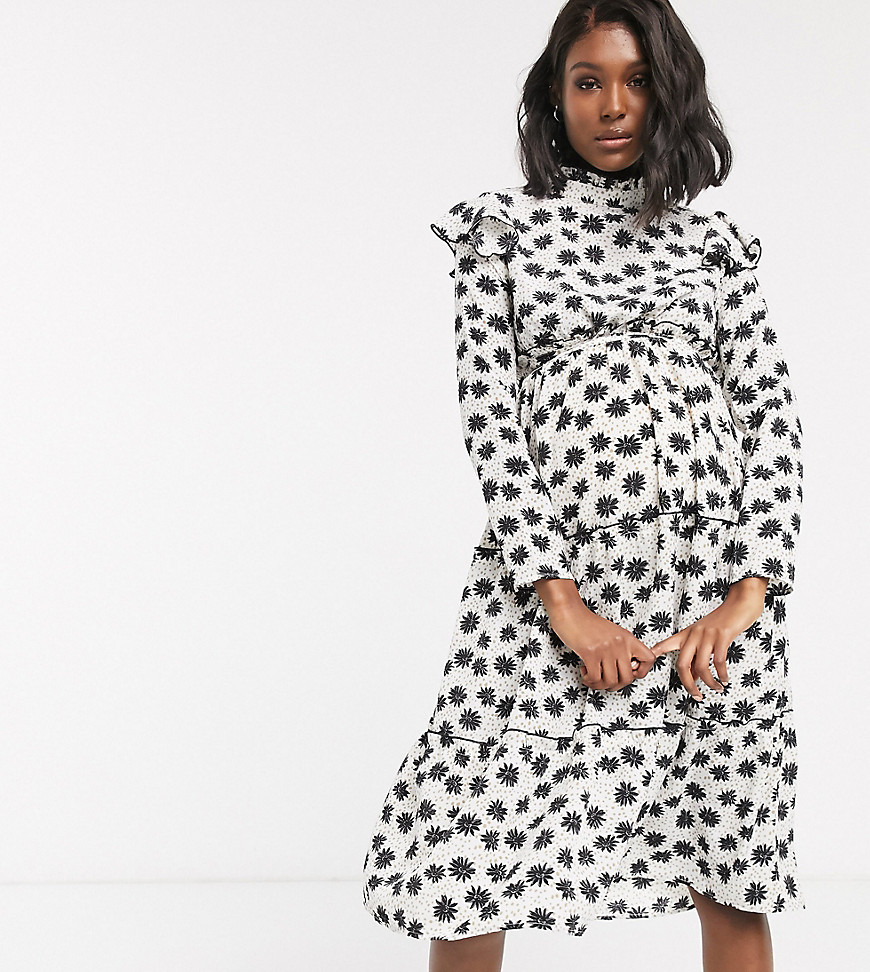 Glamorous Bloom - Midaxi-kjole i flere lag med flæseærmer i småblomstret print med prikker-Creme