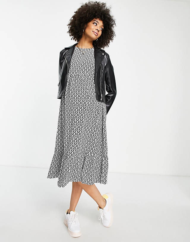 Glamorous Bloom midaxi smock dress with pleated hem in bubble daisy print GN10260