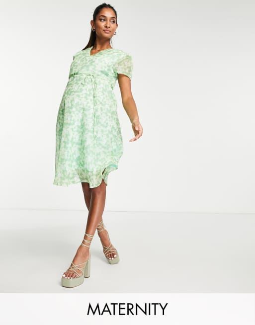 Glamorous Bloom - Nette mini wikkeljurk met korte mouwen en fijne bloemenprint in appeltjesgroen