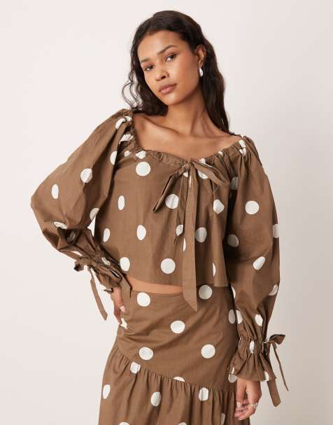 Glamorous - Blusa extra larga con scollo rotondo e laccetto marrone a pois in coordinato - view 1