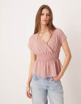 Glamorous - Bluse aus Chiffon in Zartrosa mit V-Ausschnitt und Flügelärmeln