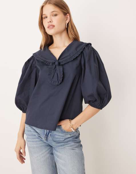 Glamorous – Bluse in Marineblau mit Puffärmeln, Rüschenkragen und Schnürung - view 1