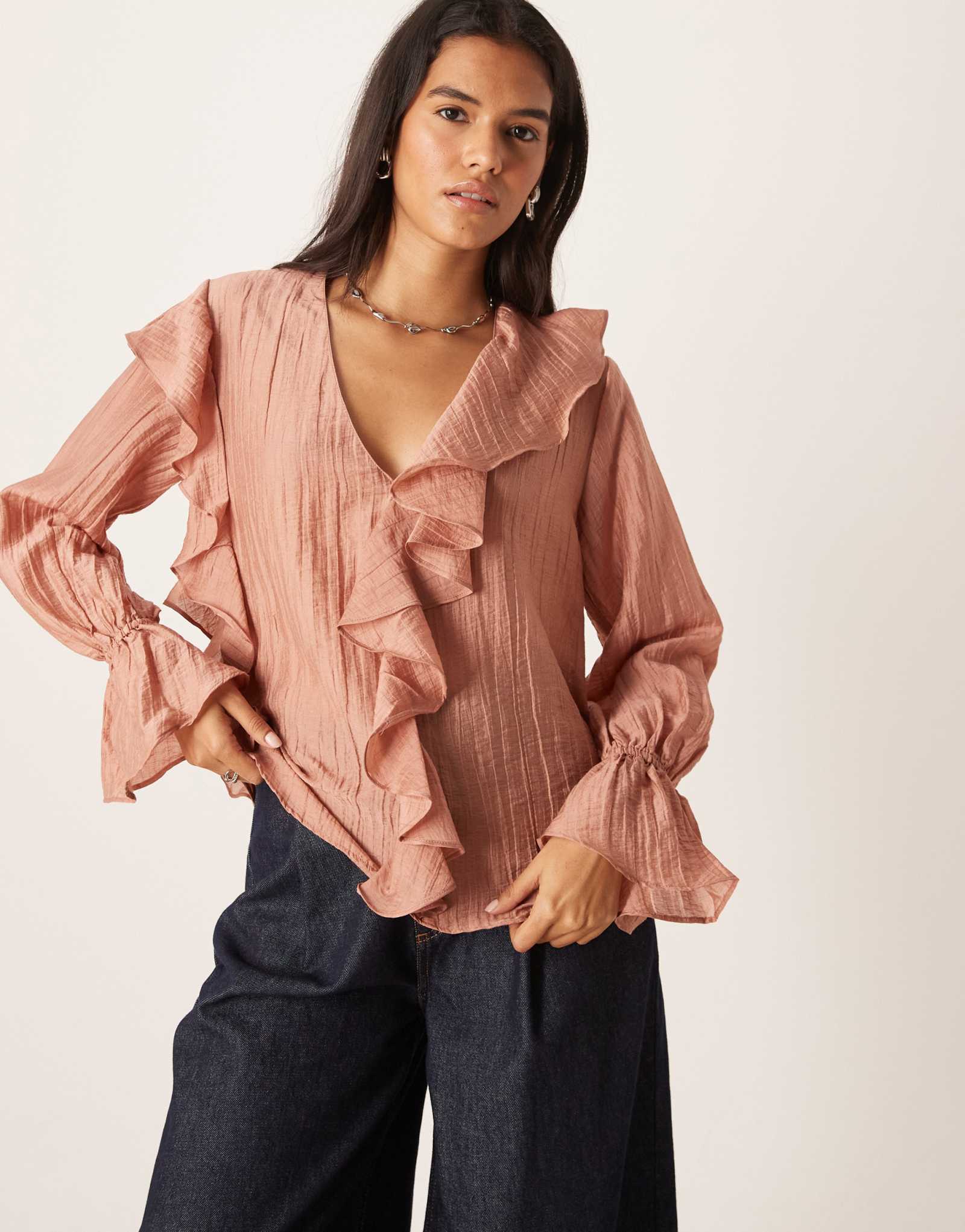 Гламурная прозрачная блузка с рюшами в стиле бохо розового цвета