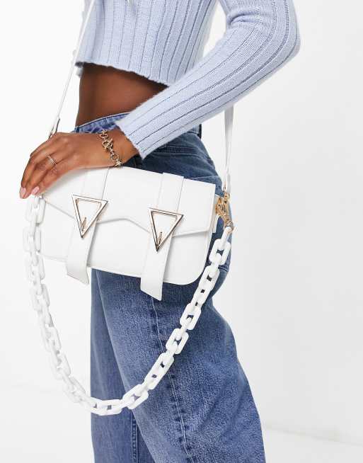 Glamorous - Borsa con patta con doppia fibbia e catena in resina, colore bianco