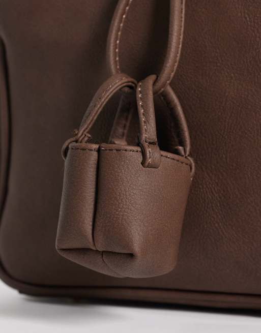 Glamorous Box-Tasche in Dunkelbraun mit Taschenanhänger in Lederoptik, 3 von 4