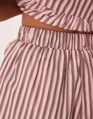 Shop Glamorous Boxer Style Pull On Shorts In Pink