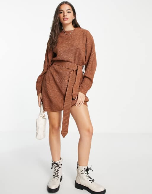 Glamorous – Brązowa dzianinowa sukienka mini z długimi rękawami i wiązaniem w talii