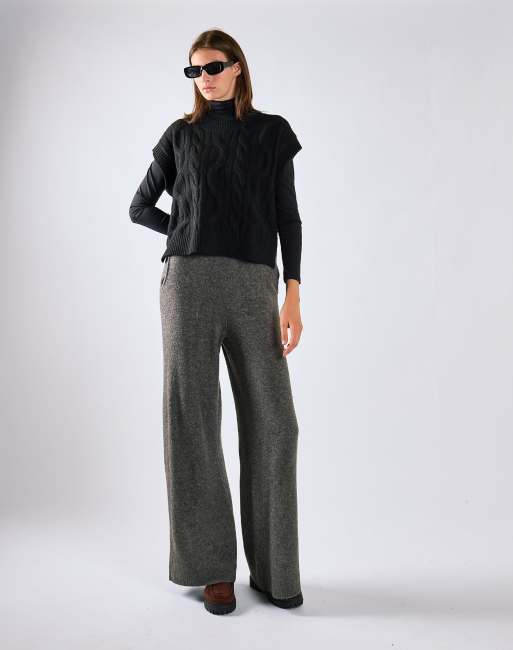 Glamorous Cable knit tank top in black, 3 of 4