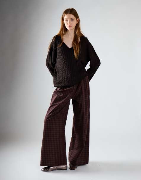 Glamorous Cable-knit v-neck sweater in deep brown - view 1