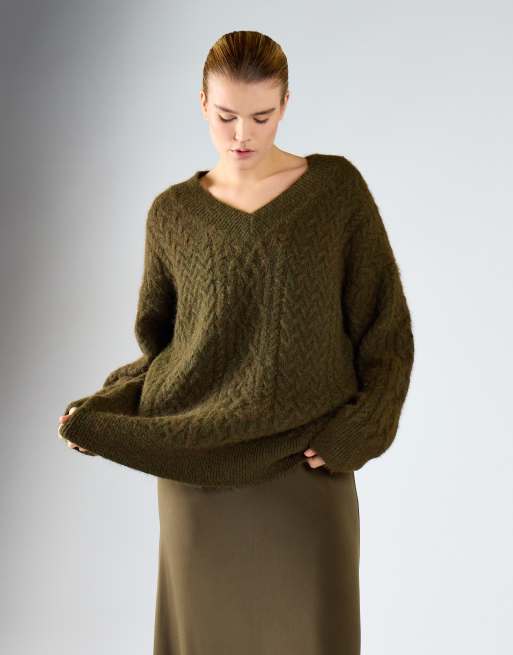 Glamorous Cable-knit v-neck sweater in deep green, 2 of 4