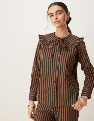 Glamorous - Camicia in popeline marrone a righe nere con colletto grande e chiusura con bottoni - view 1