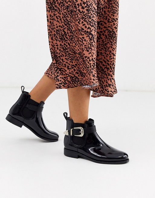 Glamorous chelsea boots with western buckle detail