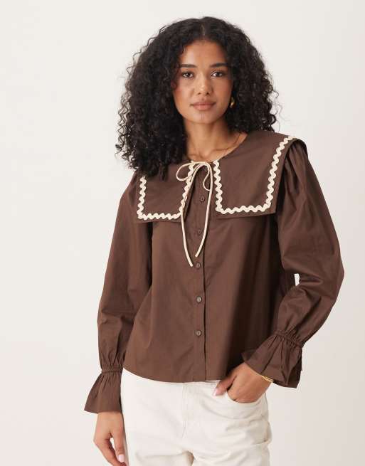 Glamorous - Chemise en popeline avec col carré et détails contrastants - Marron/crème, 3 de 4