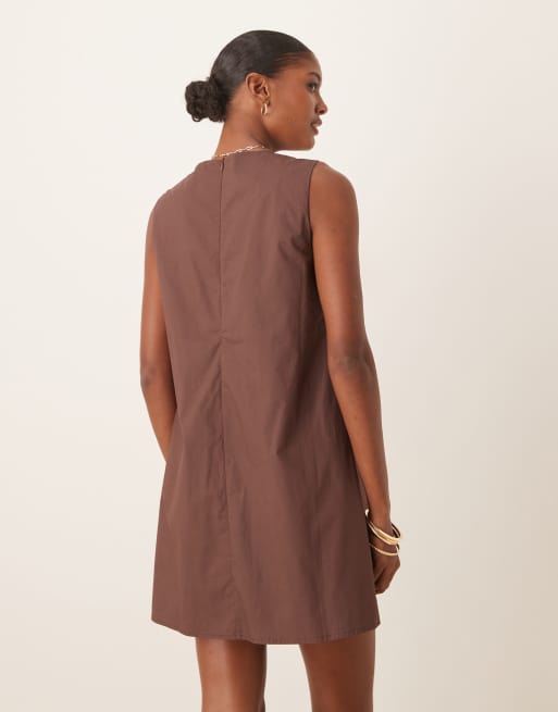 Glamorous – Chokladbrun miniklänning med smockad design, 2 av 4