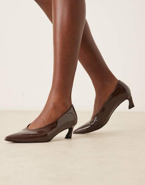 Glamorous - Chokoladebrune pumps med kitten-hæl i lak - view 1