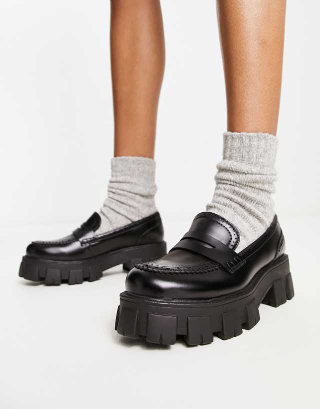 Glamorous chunky loafers in black patent