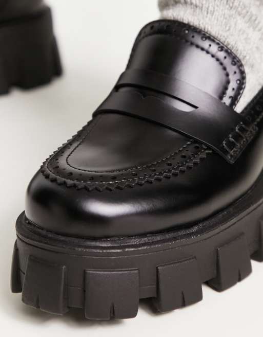 Glamorous chunky loafers in black patent, 3 of 4