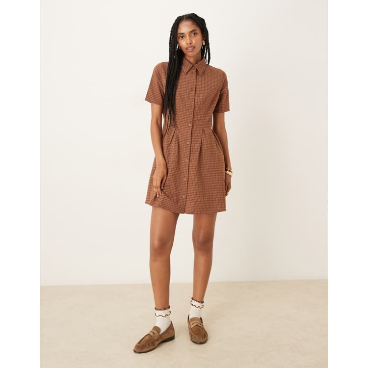 208945372-1-redbrowncheck?$