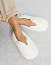 ASOS DESIGN Zola premium sheepskin slippers in beige | ASOS