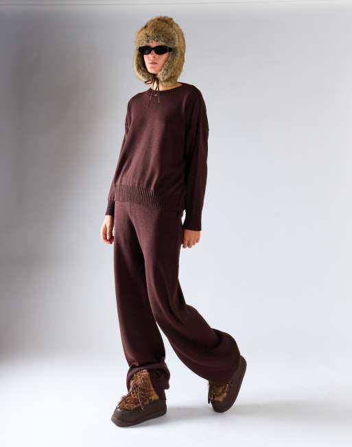 Glamorous Crew neck relaxed fit knitted jumper in walnut, 2 of 4