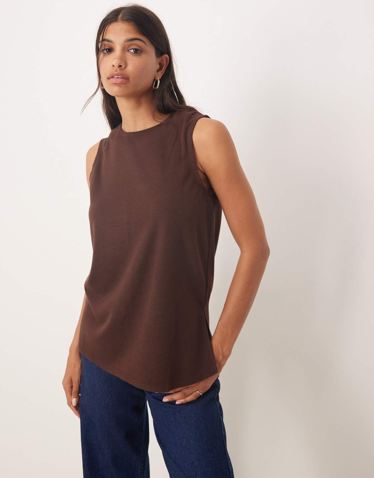 Glamorous crew neck with side splits in brown rib