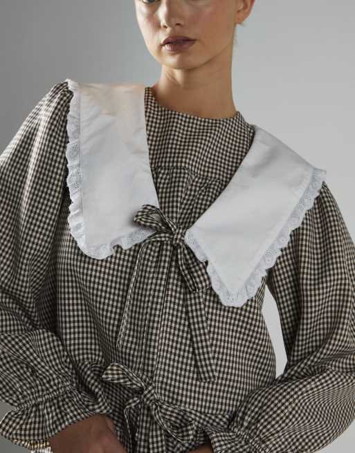 Glamorous Crop top with large ruffle collar in brown gingham white, 3 of 4