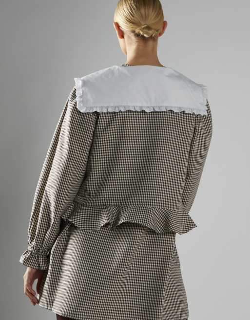 Glamorous Crop top with large ruffle collar in brown gingham white, 4 of 4