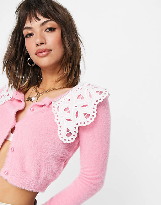 Glamorous cropped vintage style cardigan with lace collar in pink