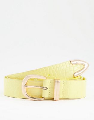 Glamorous Curve Exclusive belt in butter croc with gold tipping