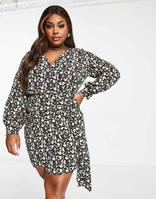 Glamorous Curve - Langærmet slå-om-kjole med bindebånd i taljen og farverigt, småblomstret print, 4 af 4