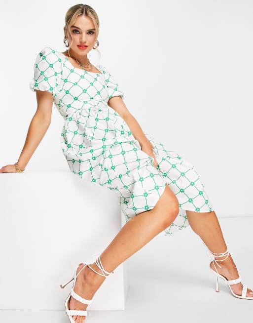 Glamorous Curve – Luźna sukienka midi we wzór w zieloną kratę i kwiaty z dekoltem karo