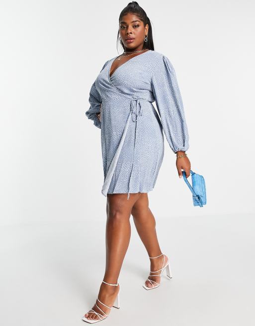 Glamorous Curve – Niebieska sukienka kopertowa w kropki z bufkami, 4 z 4