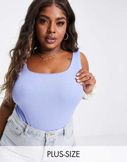 Glamorous Curve – Ribbad body med fyrkantig ringning